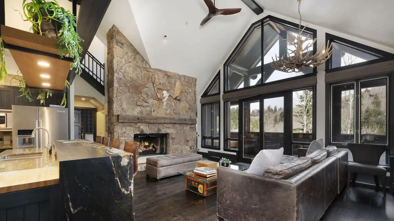 Beautifully Updated Penthouse at Snow Cloud