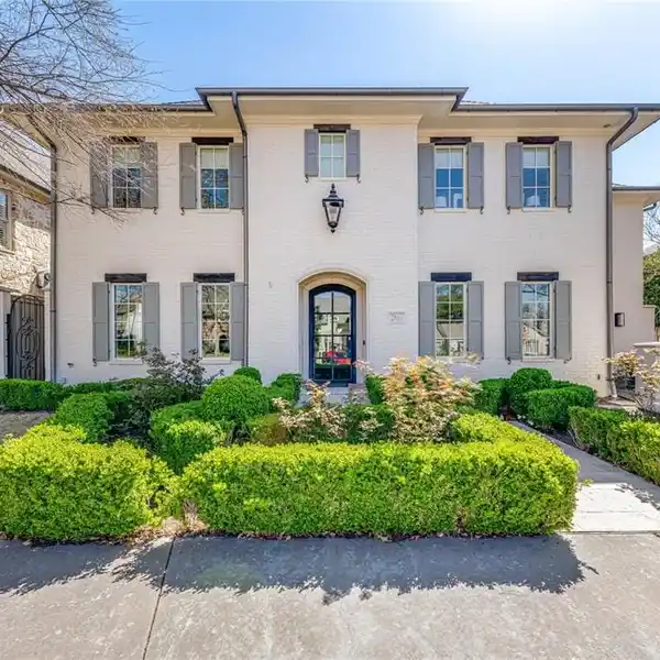 BEAUTIFULLY REFRESHED ELLEN GRASSO HOME