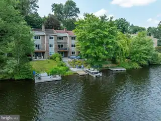 Beautifully Renovated Lakefront Townhouse