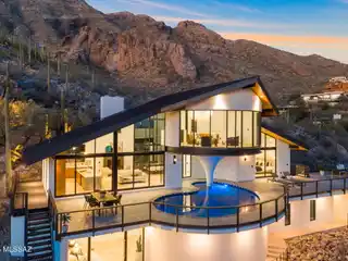 Bespoke Estate with Iconic Design