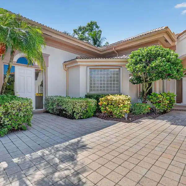 SPRAWLING CUSTOM RANCH IN BEAR LAKES ESTATES