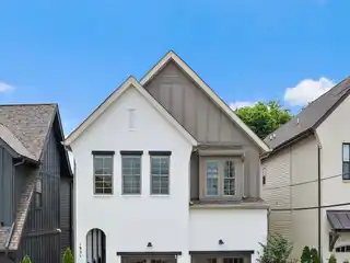 Luxurious Living in the Heart of Green Hills