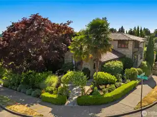 Timeless Tuscan Villa in Laurelhurst