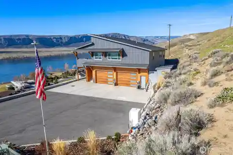 A Lifestyle of Luxury and Serenity with Breathtaking Views