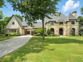 Sophisticated Living in the Bluffs at Stone Canyon