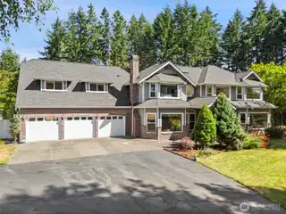 Comfort and Function on Large Lot