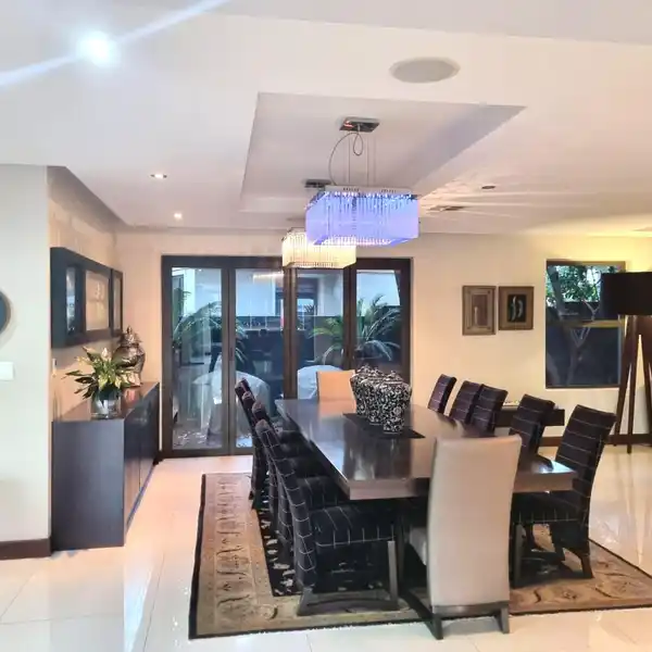 IMMACULATE MODERN HOME