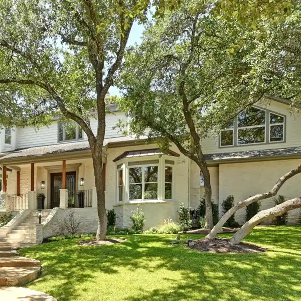 WONDERFUL AND THOUGHTFULLY UPDATED TRADITIONAL HOME