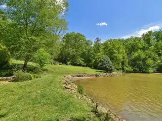 Rare Lakeside Sanctuary Minutes from Downtown