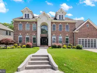 Exquisite Spacious Colonial