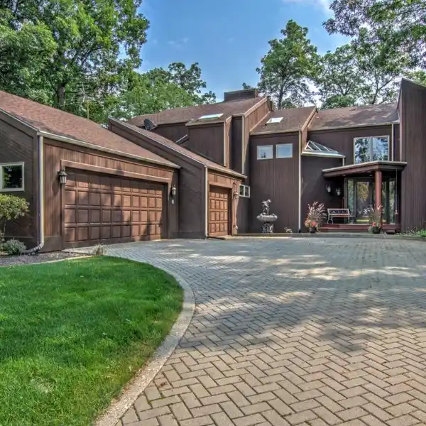 BEAUTIFUL LAKEFRONT HOME IN SHOREWOOD FOREST