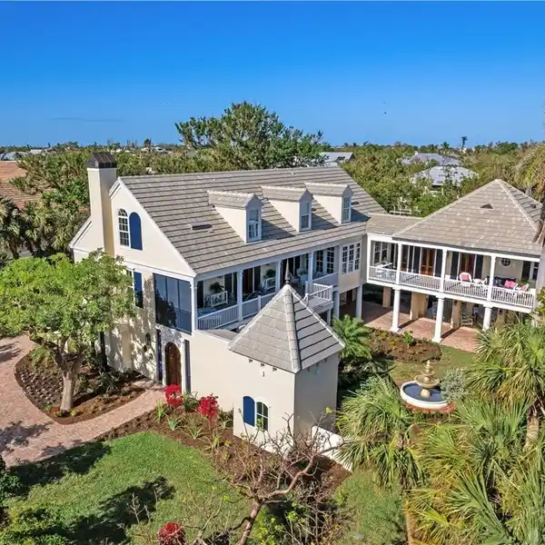 EXQUISITE PROPERTY ON KINZIE ISLAND