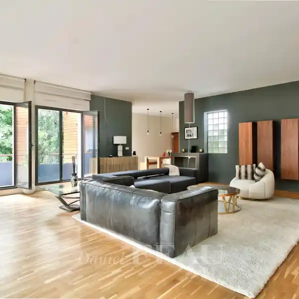THREE BEDROOM HOME WITH LOVELY TERRACE