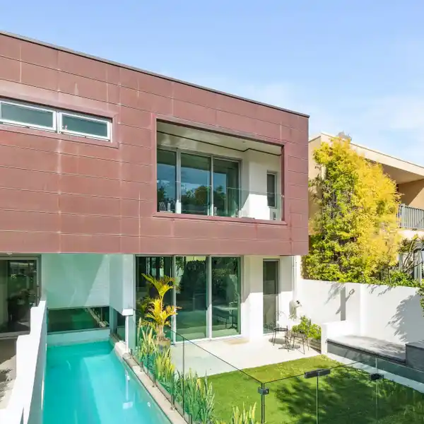 STYLISH ULTRA-MODERN HOME