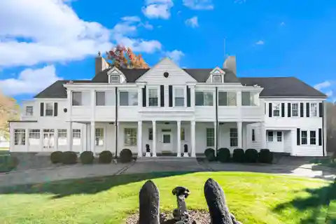 Landmark Grosse Ile Property