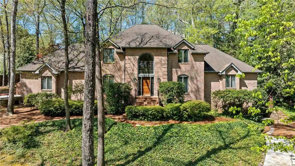 Inviting Residence on Just over an Acre