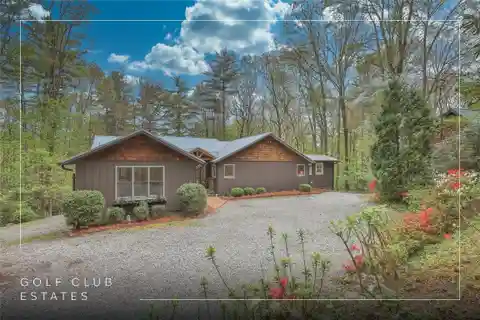 Timeless Mountain Charm with Modern Comforts