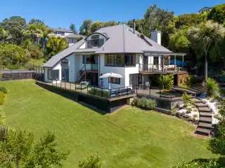 Fantastic Harbourside Retreat in a Peaceful World of Its Own