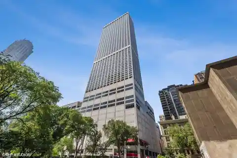 Panoramic Lake and City Views on Michigan Avenue