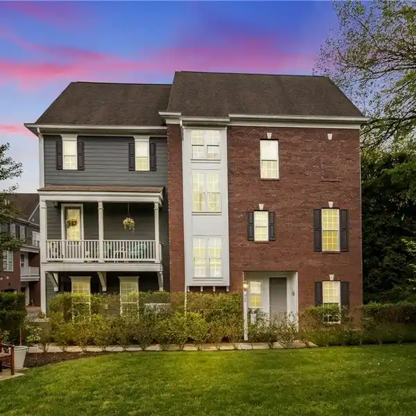 SPACIOUS END UNIT OVERLOOKING PRIVATE COMMUNITY PARK