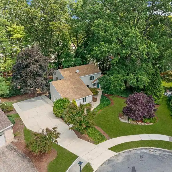 THOUGHTFULLY DESIGNED LIGHT-FILLED HOME