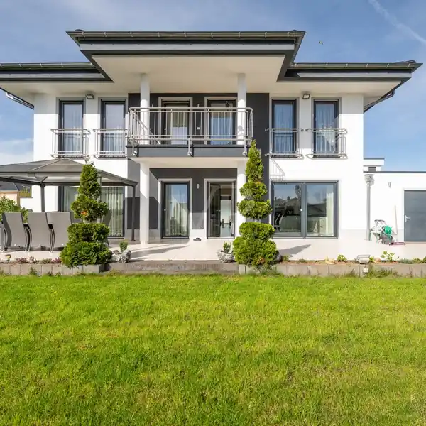 SPACIOUS UPSCALE FIVE BEDROOM HOME