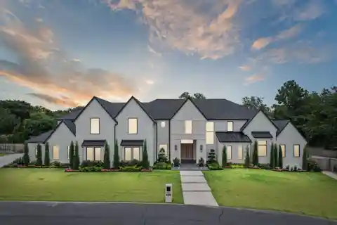 Sleek Contemporary Estate Designed to Impress