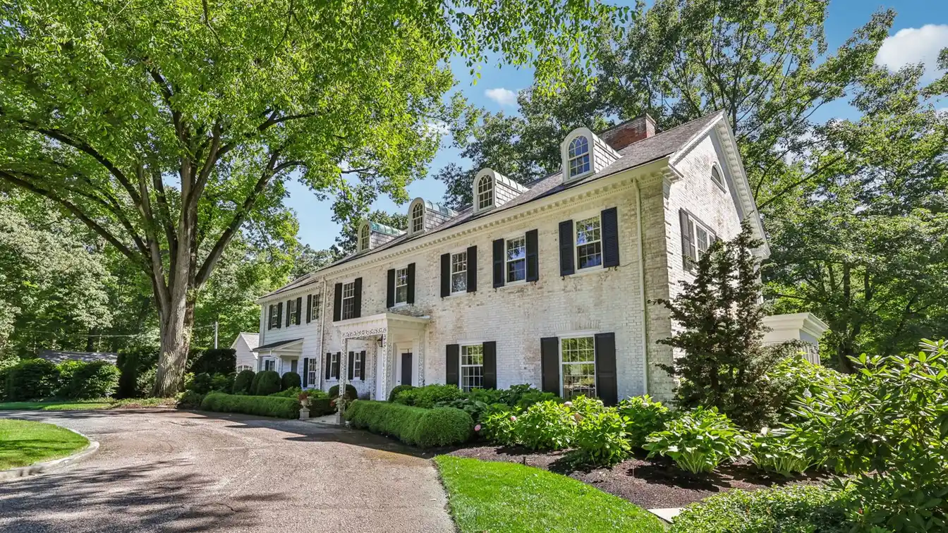 Gracious Colonial on 12 Acres
