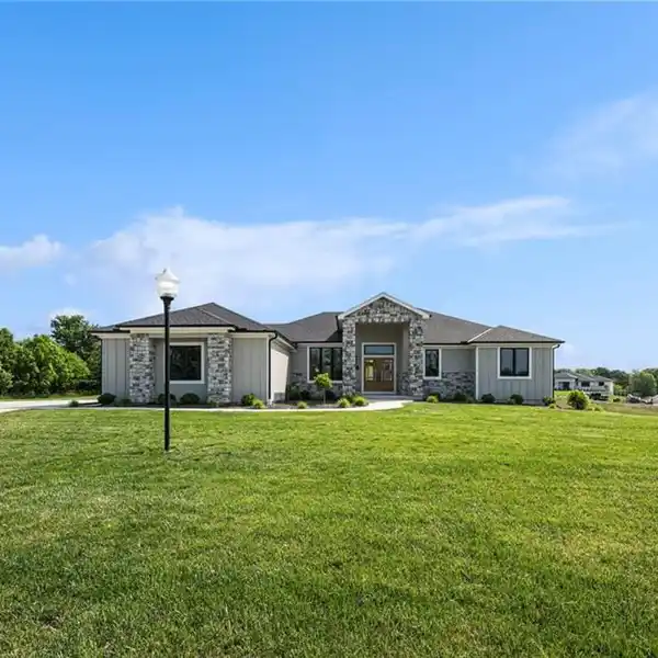 SOPHISTICATED LIVING IN A VIBRANT NEW COMMUNITY