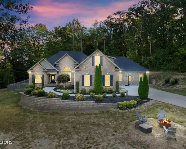 HARDIN VALLEY GORGEOUS HOME ON 7.81 ACRES