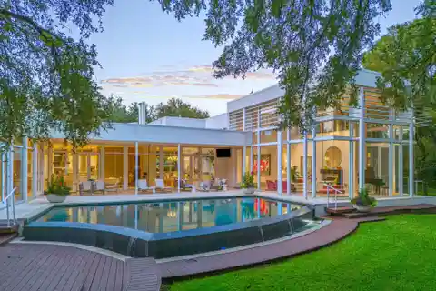 Iconic Estate in the Bluffview Area