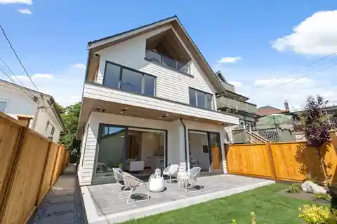 Stylish Duplex in Mount Pleasant