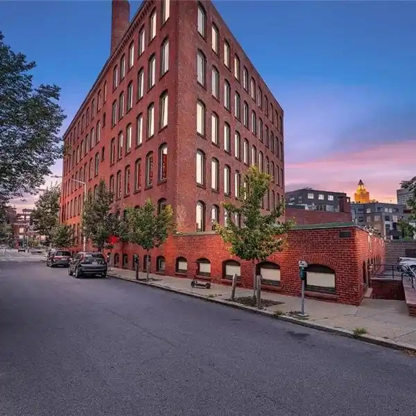 STUNNING LOFT DESIGNED BY AN AWARD-WINNING ARCHITECT