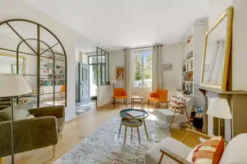 Spacious Property with Garage and Studio