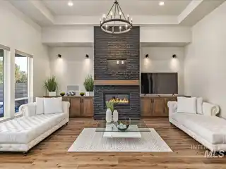 Custom Beauty in Spurwing Heights