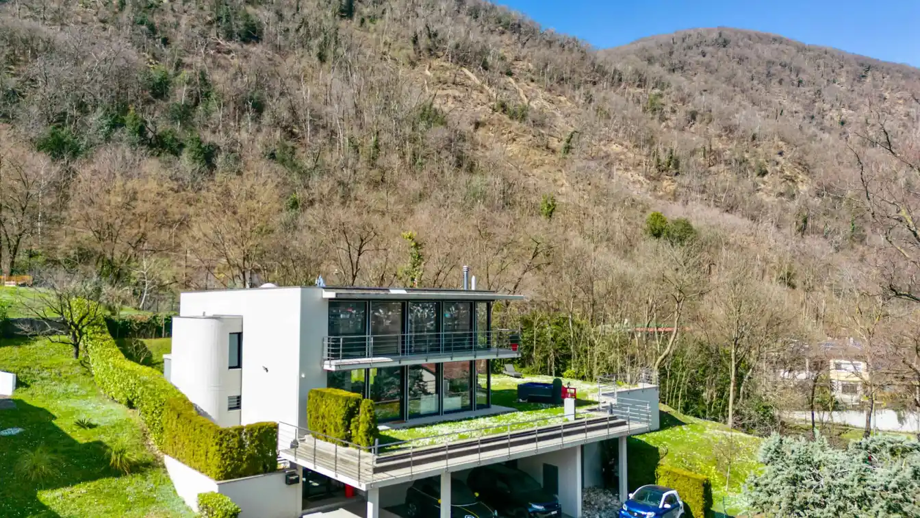 Modern Living in a Tranquil Setting