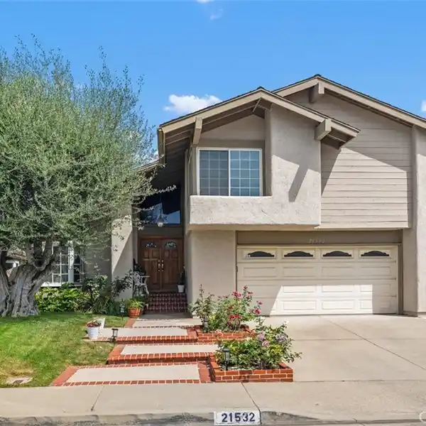 FABULOUS FOREST CREEK FAMILY HOME
