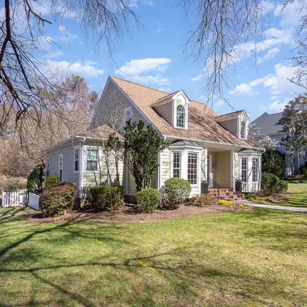 CHARMING HOME ON THE WILDWOOD GREEN GOLF COURSE