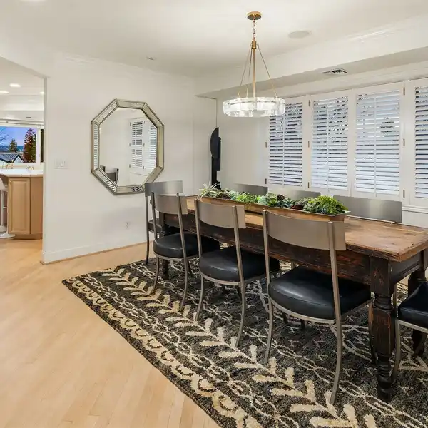 UNIQUE AND VERSATILE LIVE-WORK SPACE