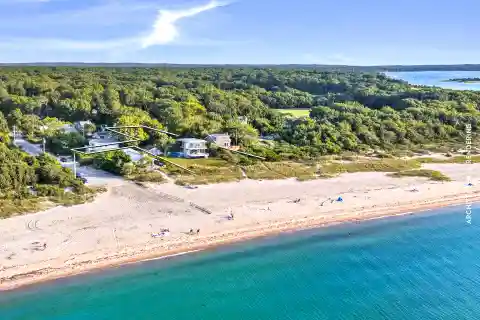 Gardiner's Bay Compound with Sandy Beach