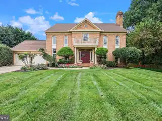 Exquisite Home in Sought-After Timberlawn