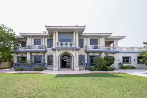 Signature Villa in a Prime Coastal Location