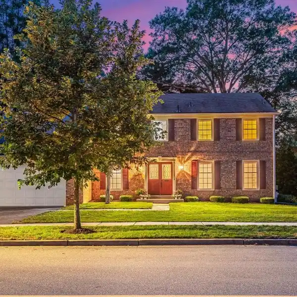 SPACIOUS COLONIAL IN SOUGHT-AFTER FALLSMEAD