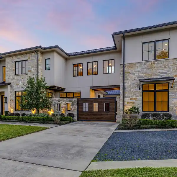 CUSTOM-BUILT TEXAS HILL COUNTRY MODERN HOME