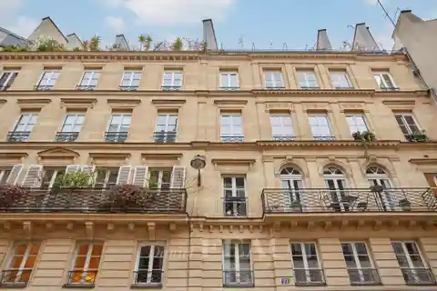 Classic 19th Century Apartment with Lift