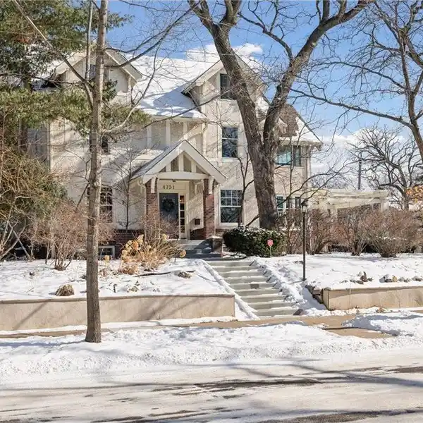 BEAUTIFULLY RENOVATED 1910 HOME IN SOUGHT-AFTER LYNNHURST