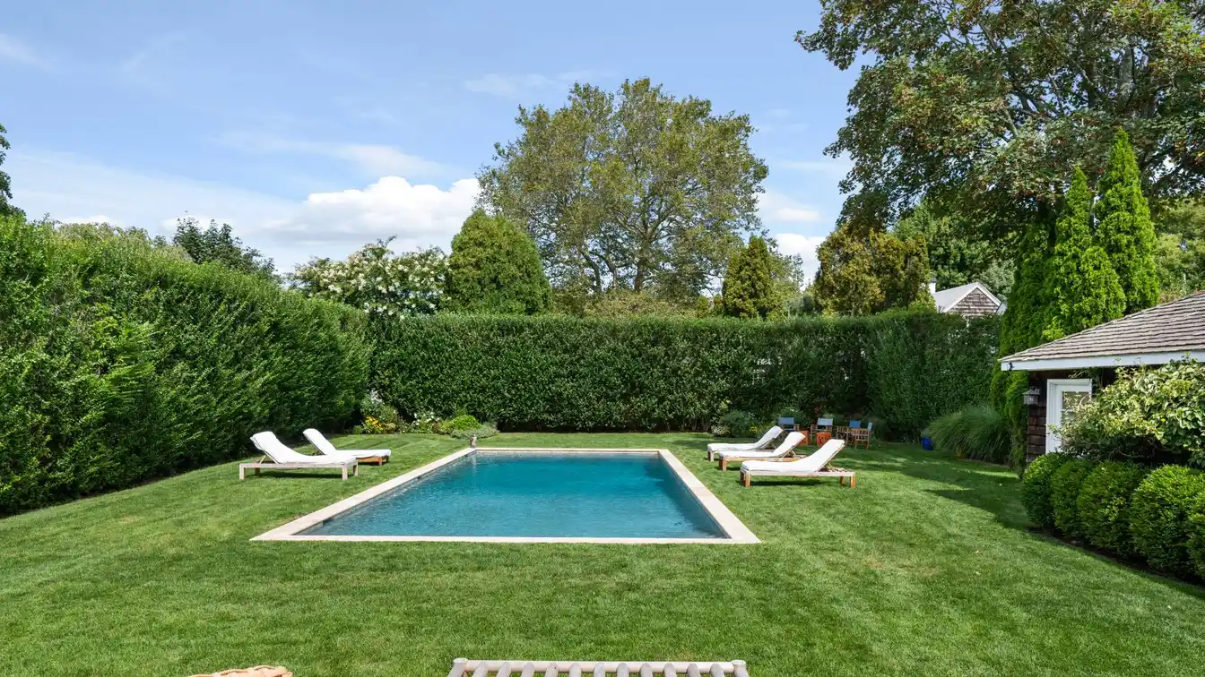 Classic Six Bedroom Cottage for Lease