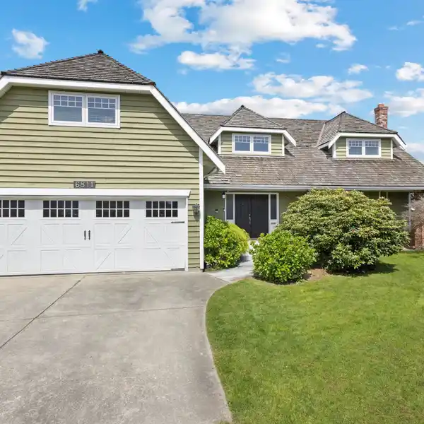 RARE CHARACTER HOME IN PARK LANE WEST