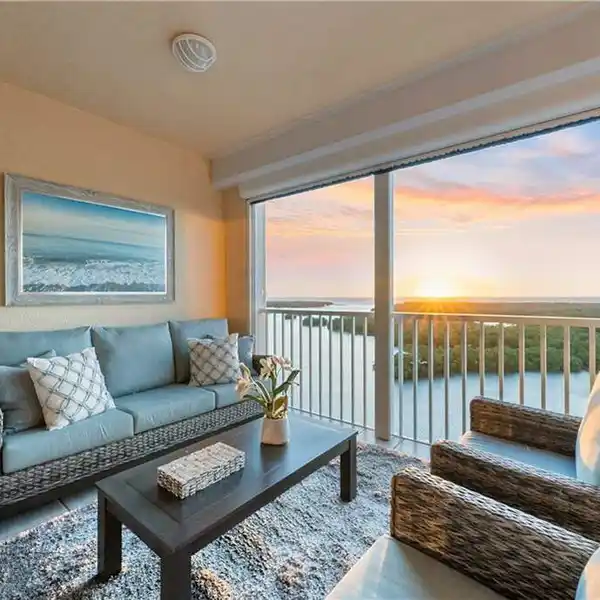 CONDO WITH SPECTACULAR VIEWS IN SOUGHT-AFTER PELICAN ISLE