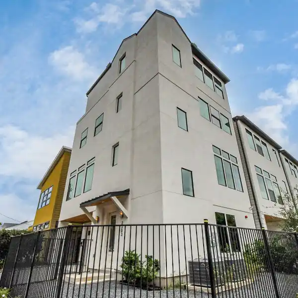 AN EXCEPTIONAL RESIDENCE IN THE HEART OF THE CITY